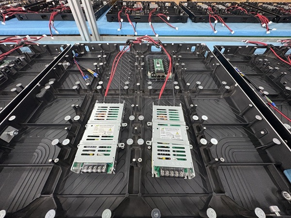 華邦瀛室內P2壓鑄鋁箱體LED顯示屏 (3).jpg 華邦瀛室內P2壓鑄鋁箱體LED顯示屏 (3).jpg